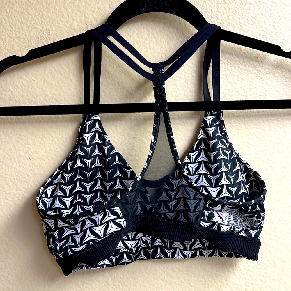 Victoria’s Secret VSX Sports bra - Picture 2 of 4